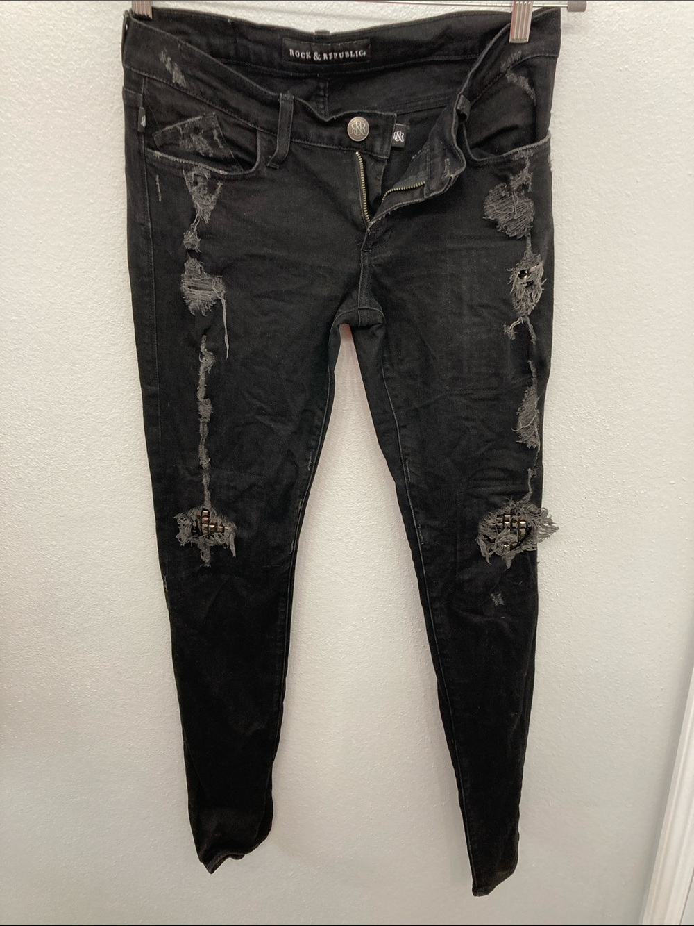 Rock & Republic Black Distressed Skinny Jeans with Ripped Detail & Studs size 27